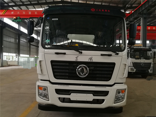 东风21.8吨绿化喷洒车