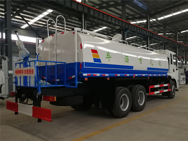 东风21.8吨绿化喷洒车